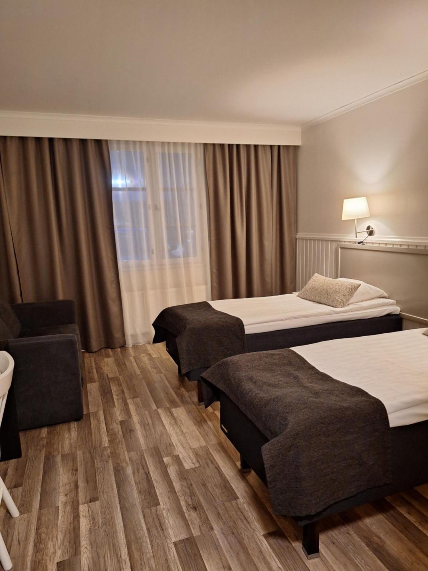Juthbacka Hotell Uusikaarlepyy Kültér fotó